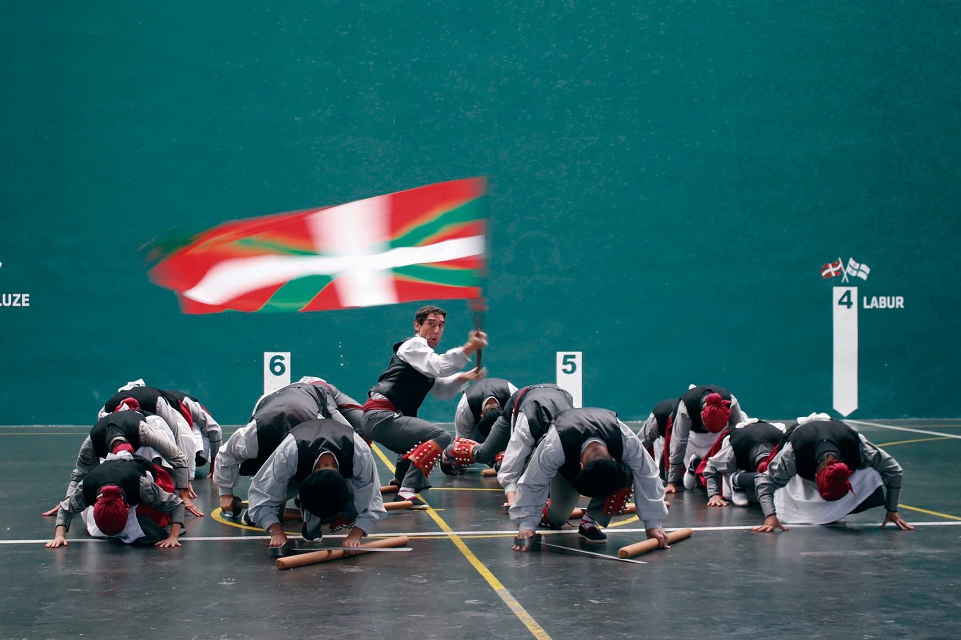 Euskal dantzak Larrabetzun