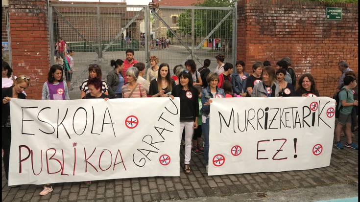 Murrizketak salatu dituzte Larrabetzuko eskolan