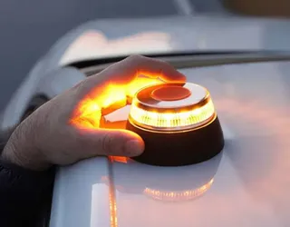 Ertzaintza aste honetan hasiko da isunak jartzen V16 baliza ez erabiltzeagatik