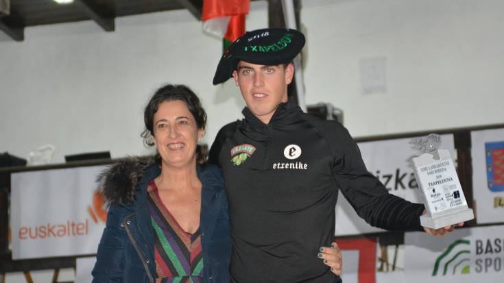 Iker Vicente aizkolariak irabazi du Loiu Larrakoetxe Sari Berezia