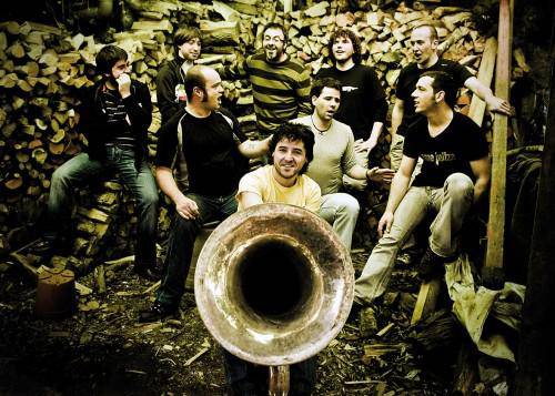Esne beltza: â€œMusika alaia transmititu nahi duguâ€