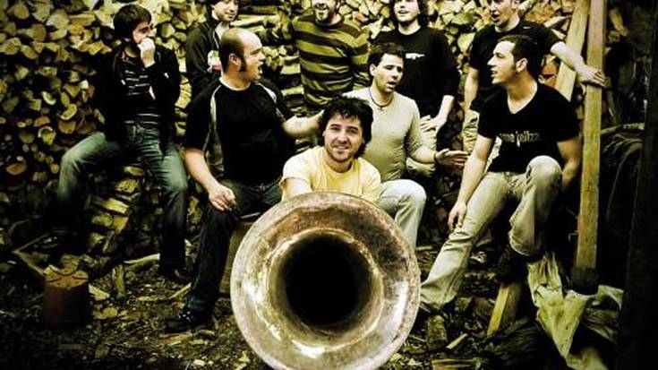 Esne beltza: â€œMusika alaia transmititu nahi duguâ€