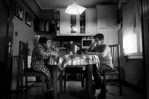 Irudietan: Paquita eta Pepi; kafea hartzeko ordua 