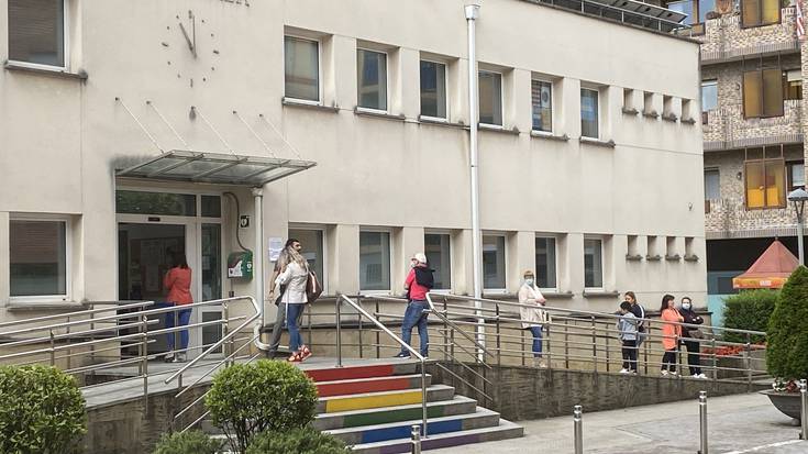 Derioko Udalak dirulaguntza emango die adingabeak zaintzeko pertsonak kontratatu behar dituzten familiei