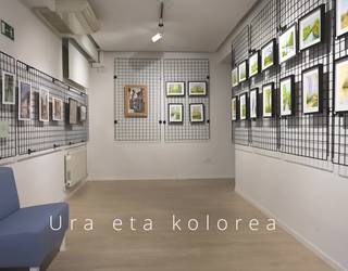 'Ura eta Kolorea' erakusketa, hile amaiera arte ikusgai