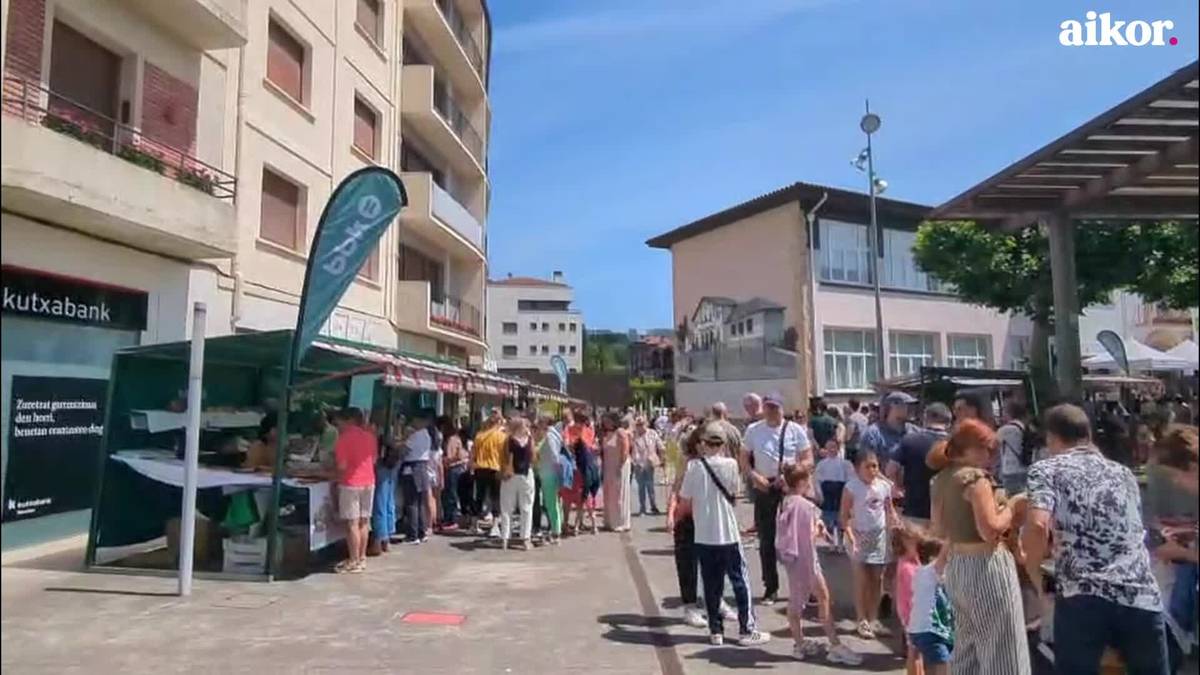Eguraldi bikaina lagun, jendetza elkartu da Txakolin Egunean
