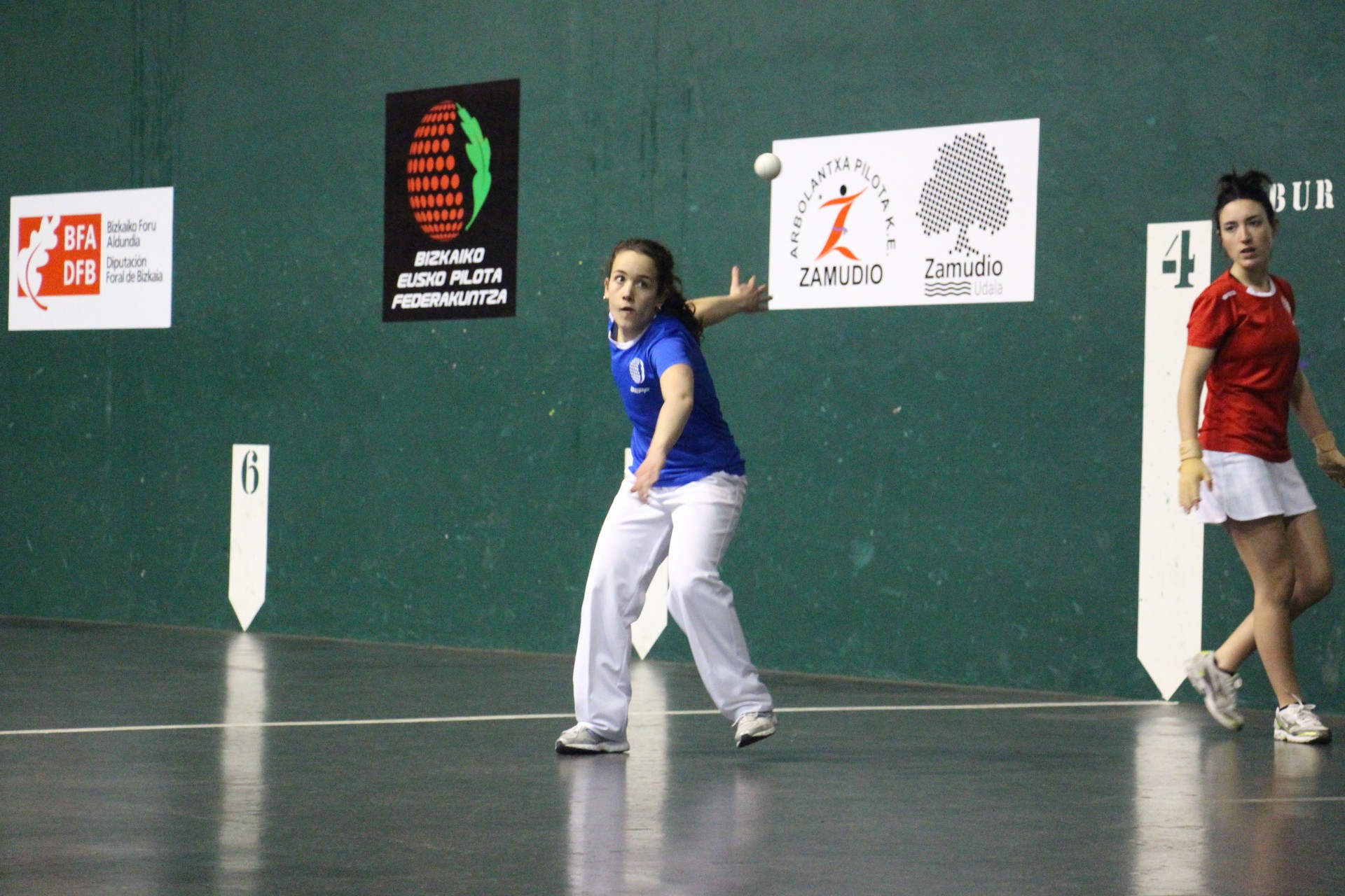 Lau eta Erdiko Laboral Kutxa Emakume Master Cup txapelketaren final-laurdenak Zamudion jokatuko dira azaroan