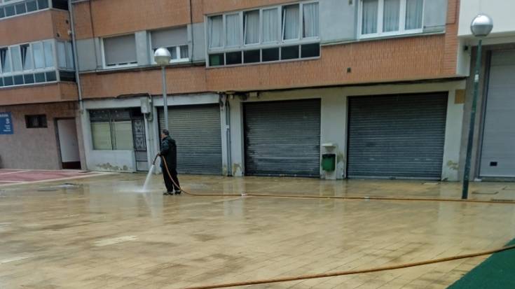 Irristatzearen kontrako tratamendua ezarri da Derioko plaza bitan
