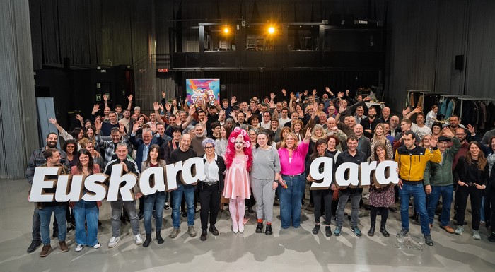 Emozioek eta aldarrikapenek bete dute 24. Korrikaren aurkezpen soziala, Bilbon