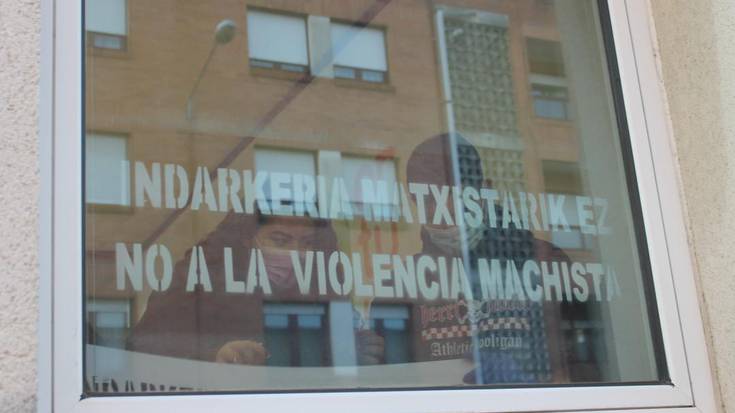 Indarkeria matxistaren kontrako grafitiak, Derion