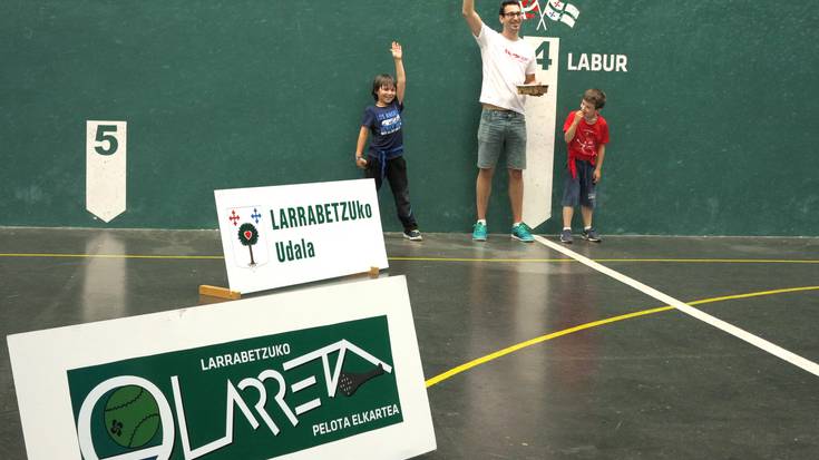 Olarreta pilota elkarteak jaia antolatu du urteari agur esateko
