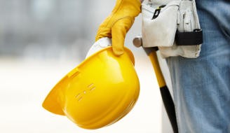 Euskal gehiengo sindikalak elkarretaratzera deitu du biharko, Sisteinge enpresako langilearen heriotza salatzeko