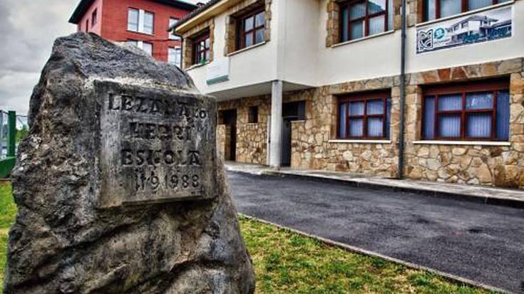 25 urte lezamarrak hezten