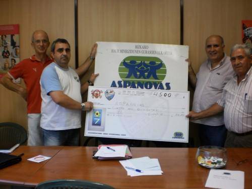 4.500 euro bildu ziren Aspanovasen aldeko jaialdian