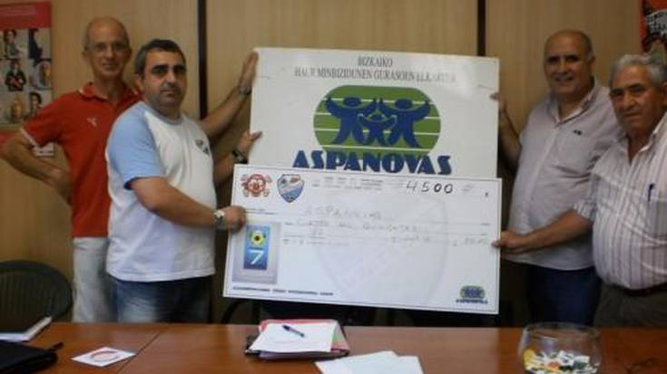 4.500 euro bildu ziren Aspanovasen aldeko jaialdian