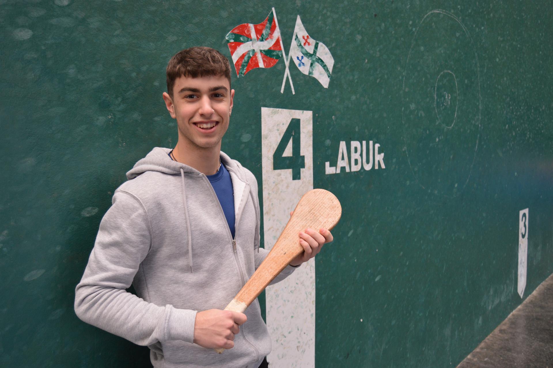 Estatuko pilota selekzioak Endika Garcia larrabetzuarra deitu du
