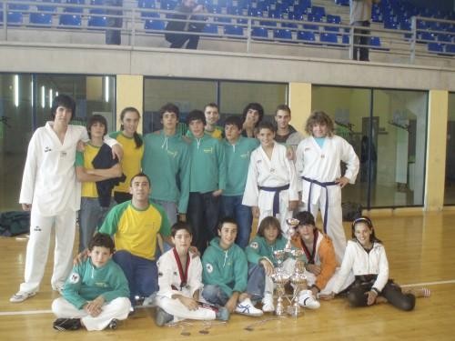 Doyan gimnasioak bederatzi domina lortu ditu Basauriko txapelketan