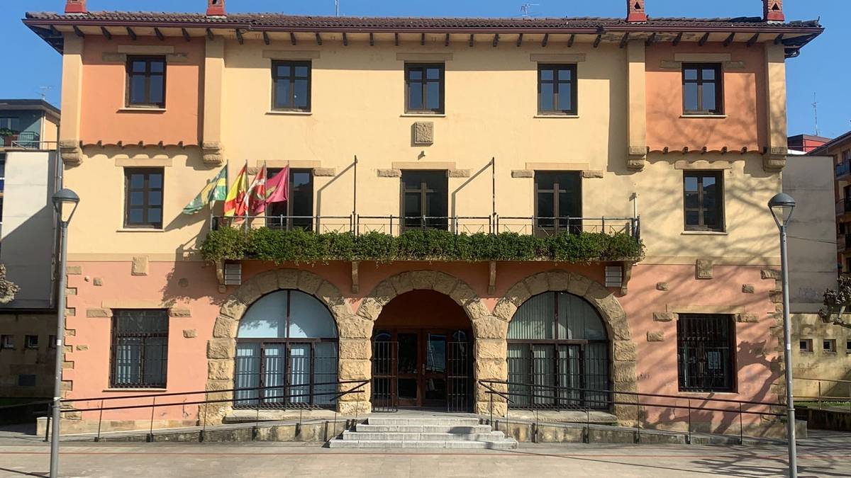 Bide elektronikoak aurrez aurreko arreta gainditu du lehen aldiz Derion