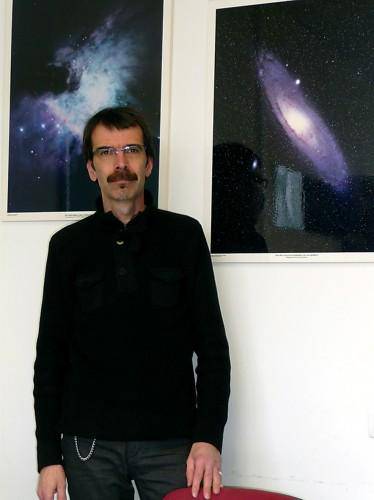 Jesus Arregi, astronomoa: “Luze gabe aurkituko ditugu Lurretik kanpo oinarrizko organismo bizidunak”