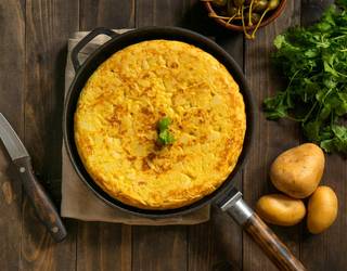 Patata-tortilla txirlekin salsa berdean