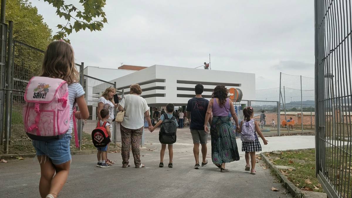 Eskolara joateko garraioarekin arazoak