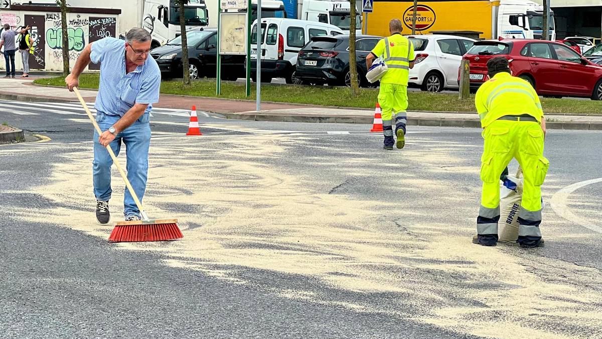 Ordubeteko auto-pilateka Zamudion kamioi bati mila litro olio jausi ondoren