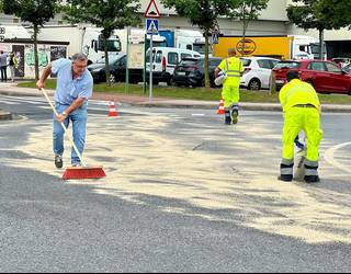 Ordubeteko auto-pilateka Zamudion kamioi bati mila litro olio jausi ondoren