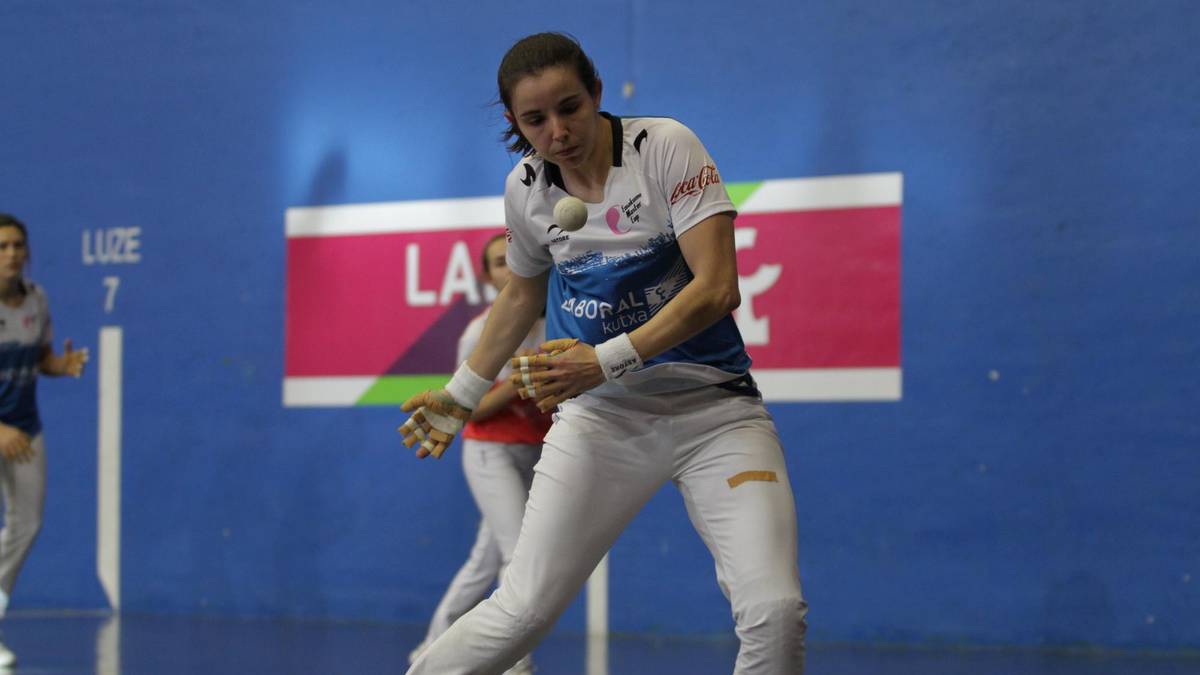 Ruiz de Infante-Mendizabal eta Arrizabalaga-Bergara bikoteak, aurrez aurre Larrabetzun