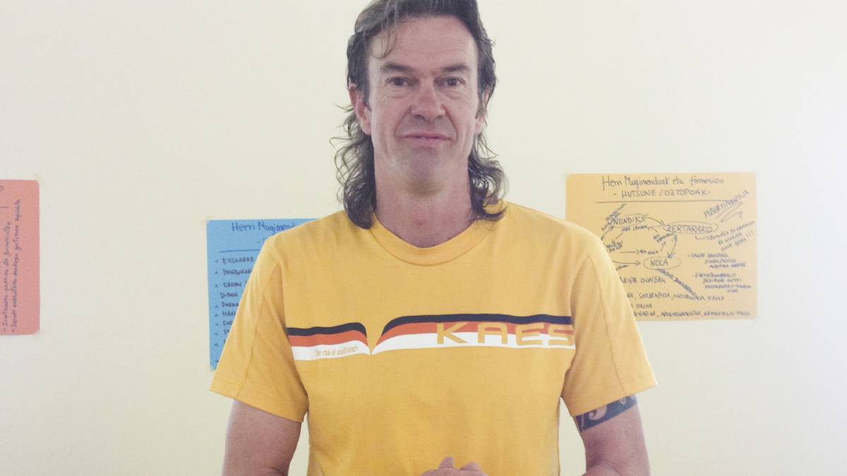 Zesar Martinez larrabetzuarra zendu da: “Horrenbeste maite zuen lurrak gozo har dezala”