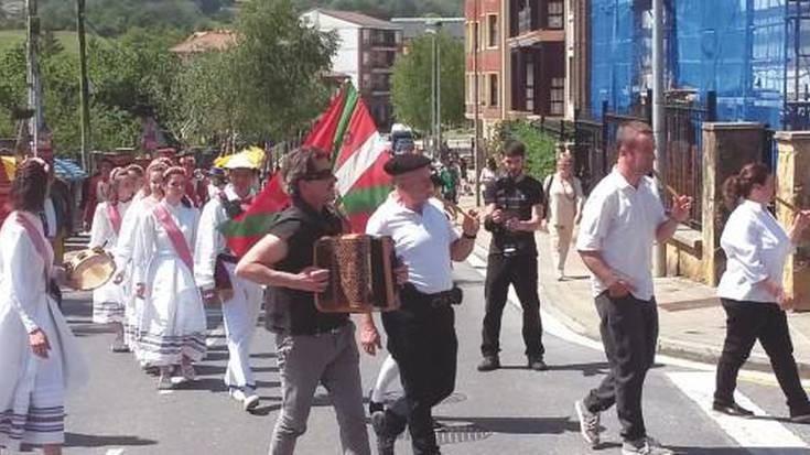 Iparralde Eguna ospatu dute Lezaman
