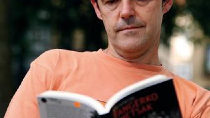 Jon Arretxe l idazlea: “Oso inportantea da bakarri