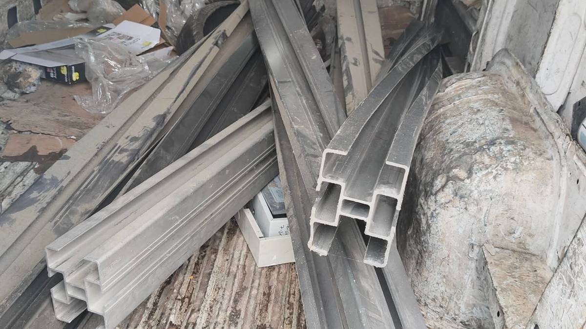 Bi gazte atxilotu dituzte Zamudion, enpresa batean 3.000 euroko balioa duten aluminio xaflak lapurtzeagatik