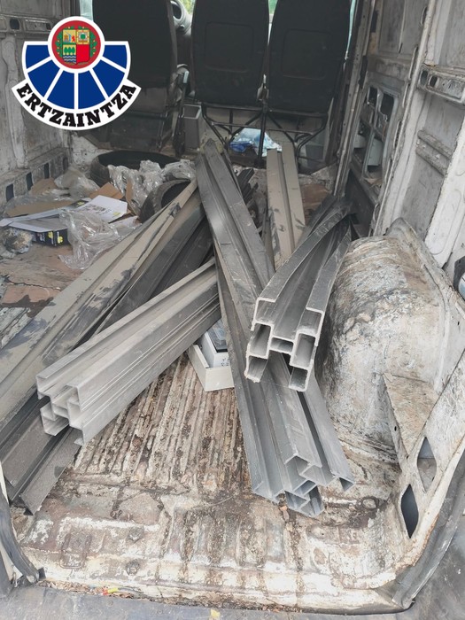 Bi gazte atxilotu dituzte Zamudion, enpresa batean 3.000 euroko balioa duten aluminio xaflak lapurtzeagatik