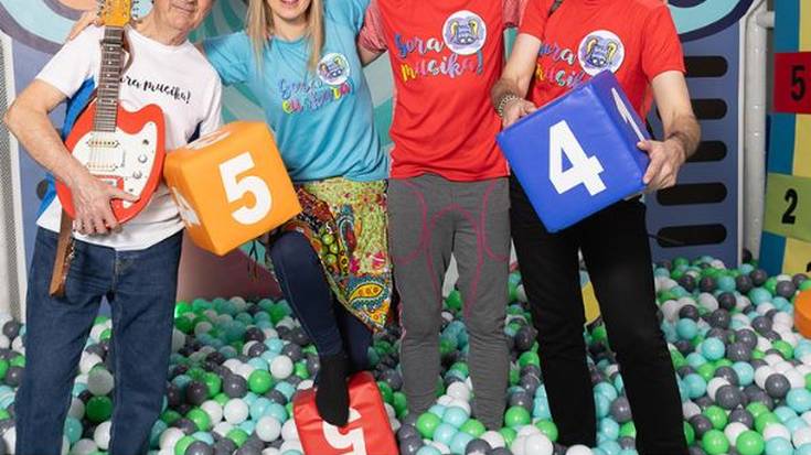 GORA MUSIKA! Korrontzi, Bixente Martinez eta Erraldoiak sarrera bikoitza