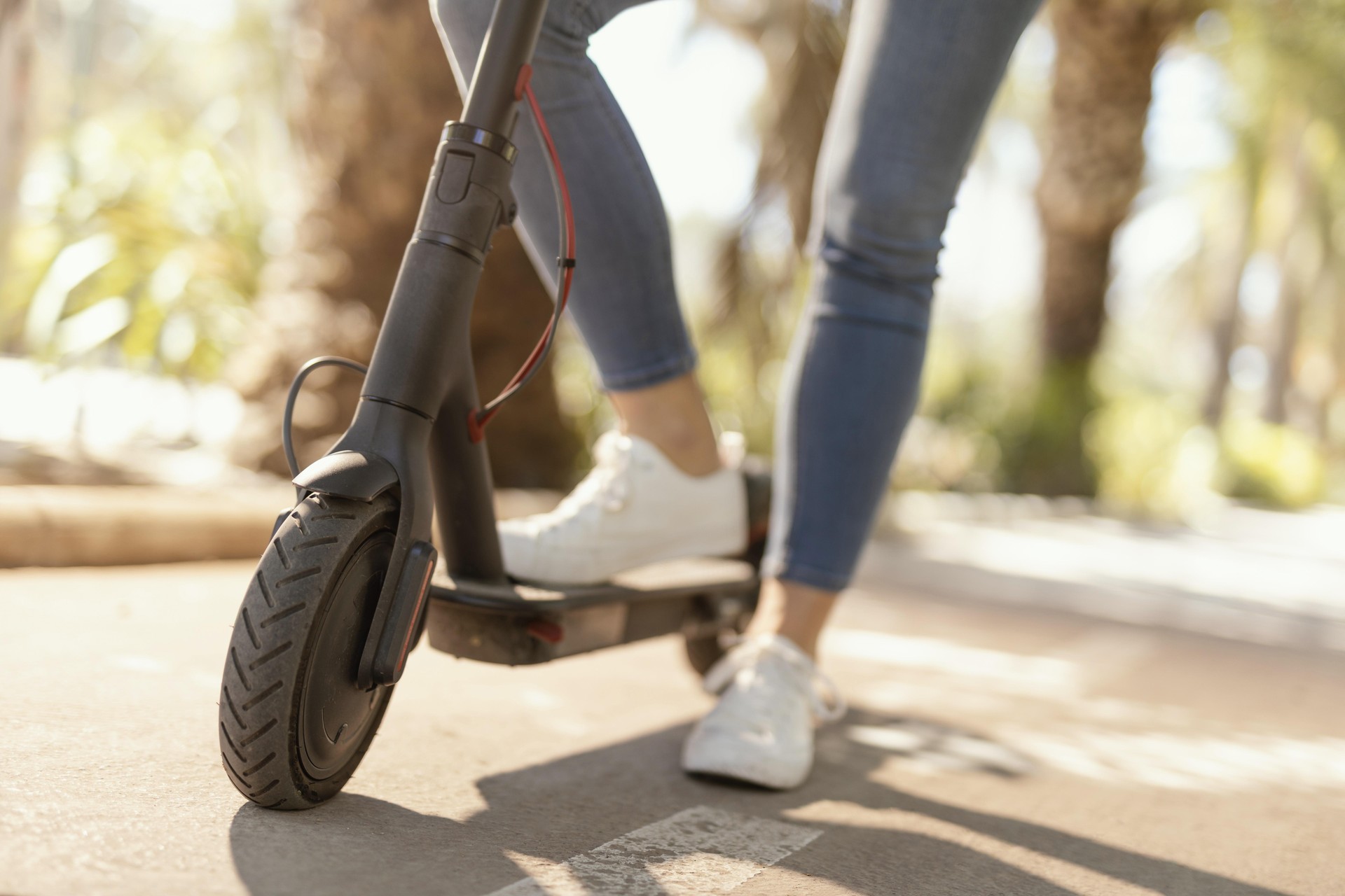 Eguenetik aurrera Bizkaibusek debekatuko du autobusetara patinete elektrikoak sartzea