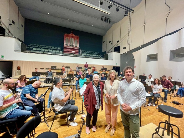 Toti Martinez de Lezeak eta Gasteizko Musika Bandak bat egin dute lehen aldiz