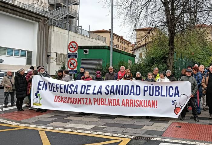 Osasun publikoaren aldeko manifestazioetan parte hartzeko deia egin diete herritarrei