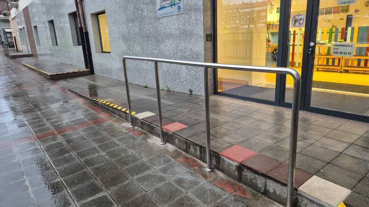 Zamudioko Udalak baranda berriak jarri ditu segurtasuna hobetzeko