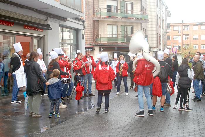 San Martin jaiak prestatzen hasteko batzarra