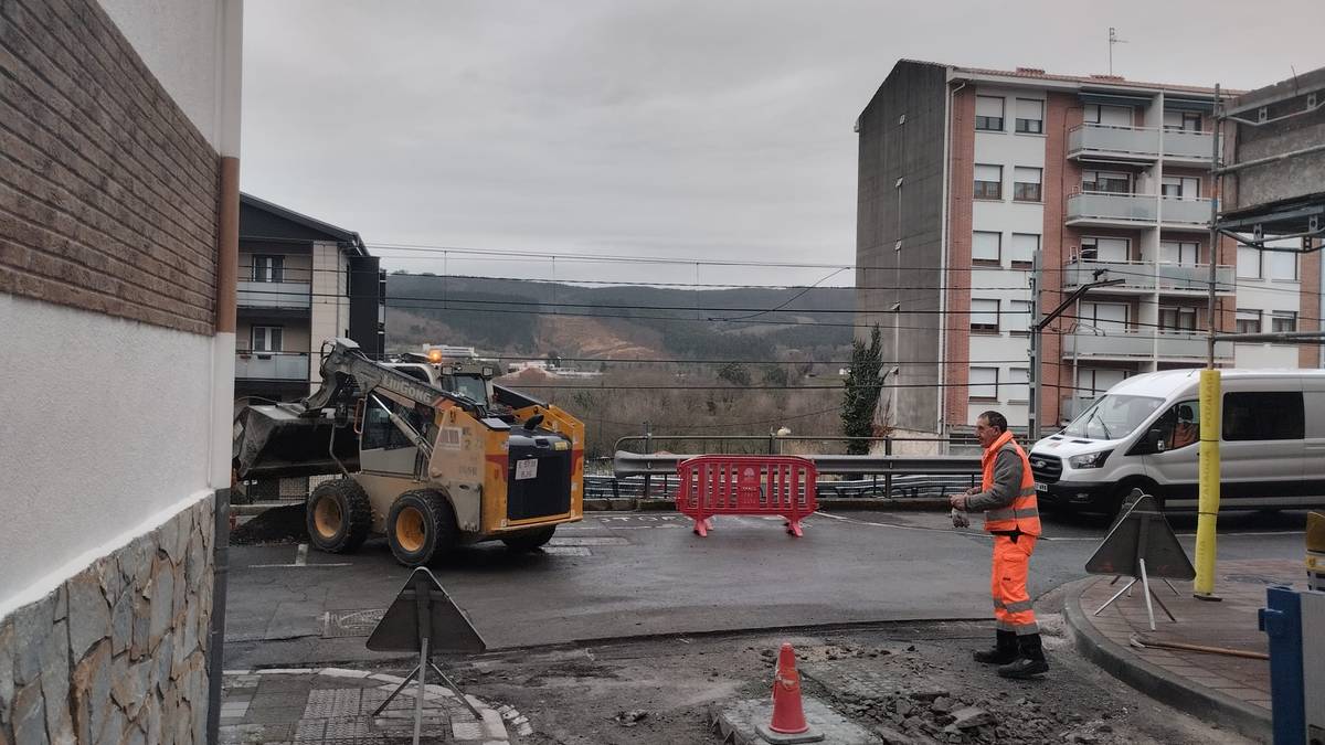 Zamudioko Perretxiko eta Aretx kaleak itxita daude obrengantik 17:00ak arte