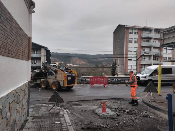 Zamudioko Perretxiko eta Aretx kaleak itxita daude obrengantik 17:00ak arte