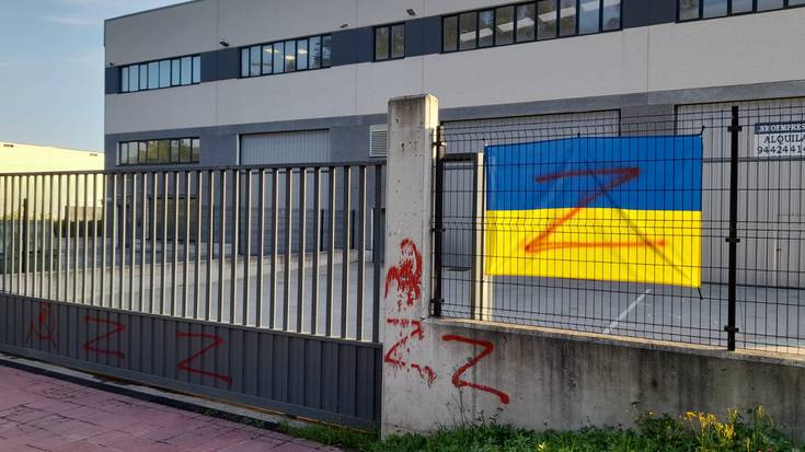 Pintadak egin dituzte Ukraina pabiloian