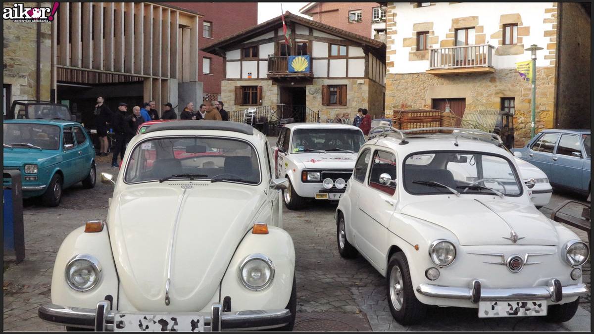 Larrabetzuko auto klasikoen XV. erakusketa domekan