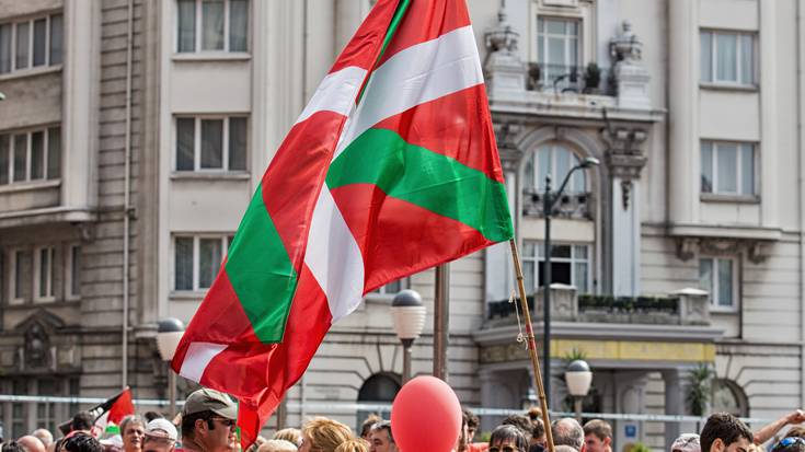 Hainbat txorierritar, Gure Esku Dago ekimenaren manifestaldi erraldoian 