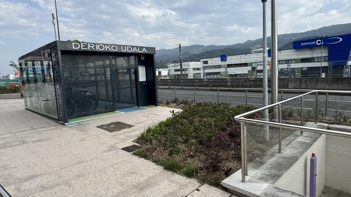 Komun publiko autogarbigarri eta irisgarri bat jarriko dute Herriko Plazan