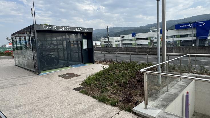 Komun publiko autogarbigarri eta irisgarri bat jarriko dute Herriko Plazan