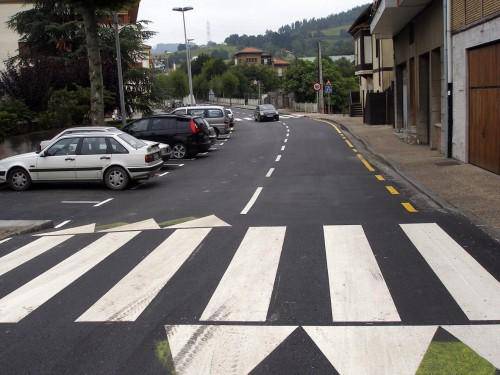 Birmoldatze lanak, Lezamako udaletxe eta eskolaren arteko errepidean