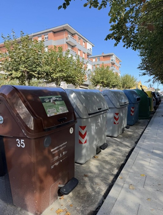 Hondakin organikoen edukiontzia mugikorrarekin ireki daiteke