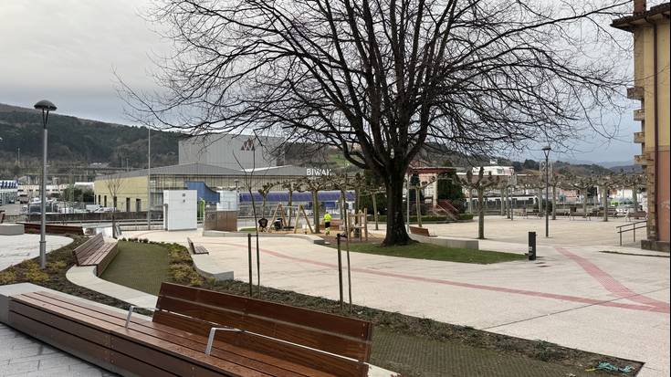 Amaitu dituzte Derioko Herriko plaza berrurbanizatzeko lanak