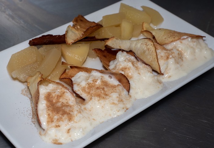 Arroz esnez beteriko sagar hoditxoak